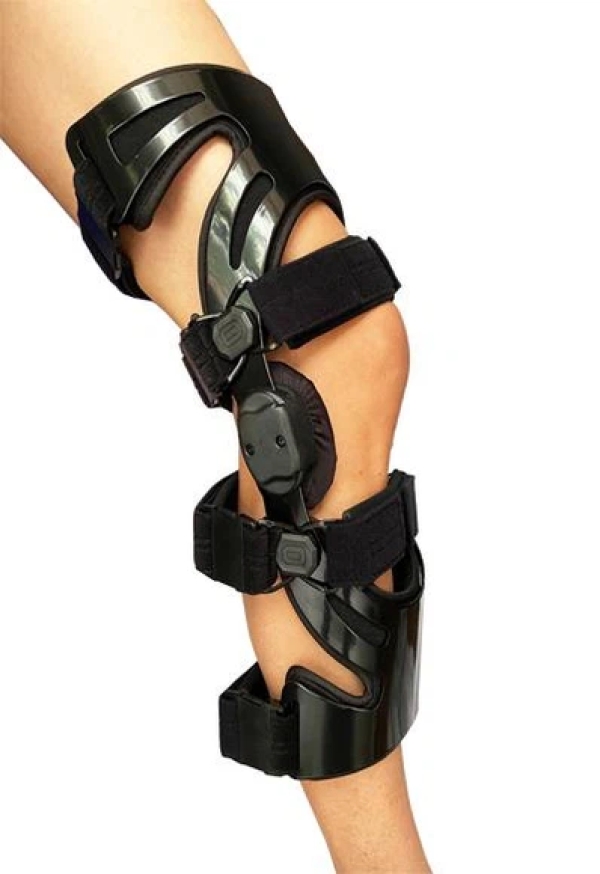 STRIDE SUPPORT Functional knee orthosis with a frame